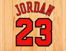 张本智和赛后谦逊发言登热搜，费内巴切爆冷辽宁男篮引发热议(邓亚萍谈张本智和母亲)